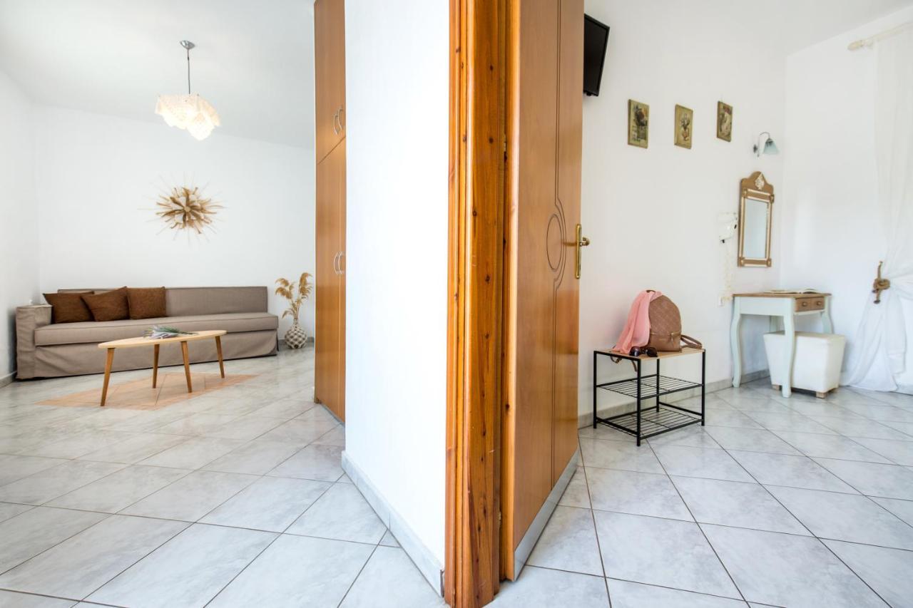 Studios Suzanna Potos Luaran gambar